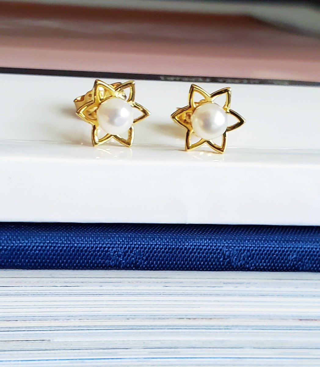 Villa Flower Stud Earrings
