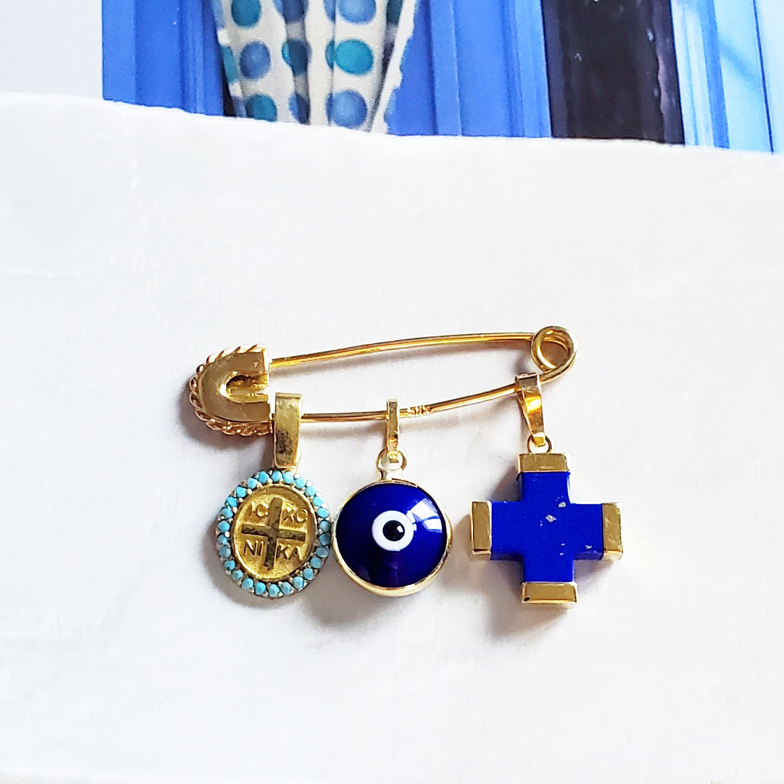 Gold Filahto Pin