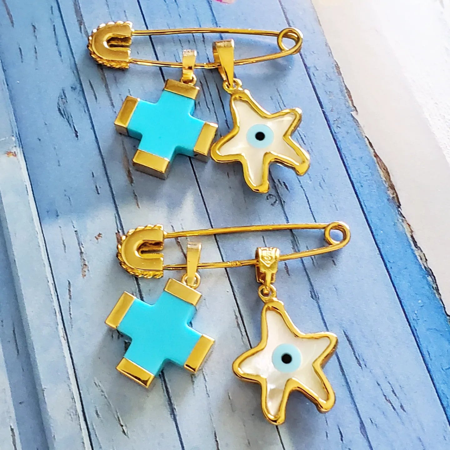 Gold Filahto Pin